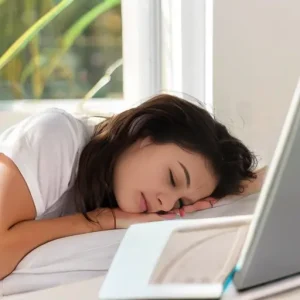 Почему вы устаете даже после отдыха: 10 причин и что с ними делать