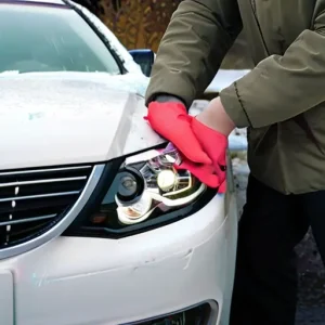 Как мыть машину зимой: чтобы не испортить замки и резинки