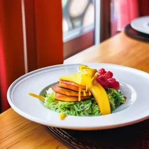 Путешествие с ограничениями по питанию: как есть спокойно в новой стране