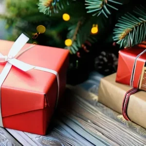 Что привезти из поездки кроме магнитов: идеи подарков